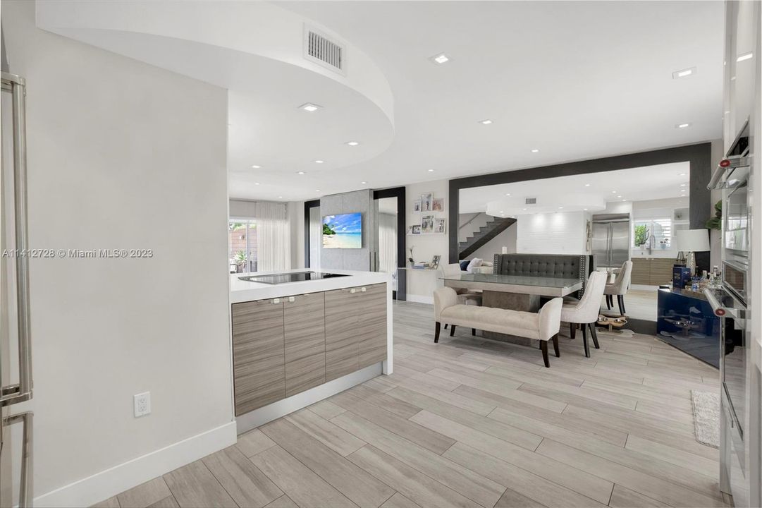 Recently Sold: $1,100,000 (2 beds, 2 baths, 1632 Square Feet)