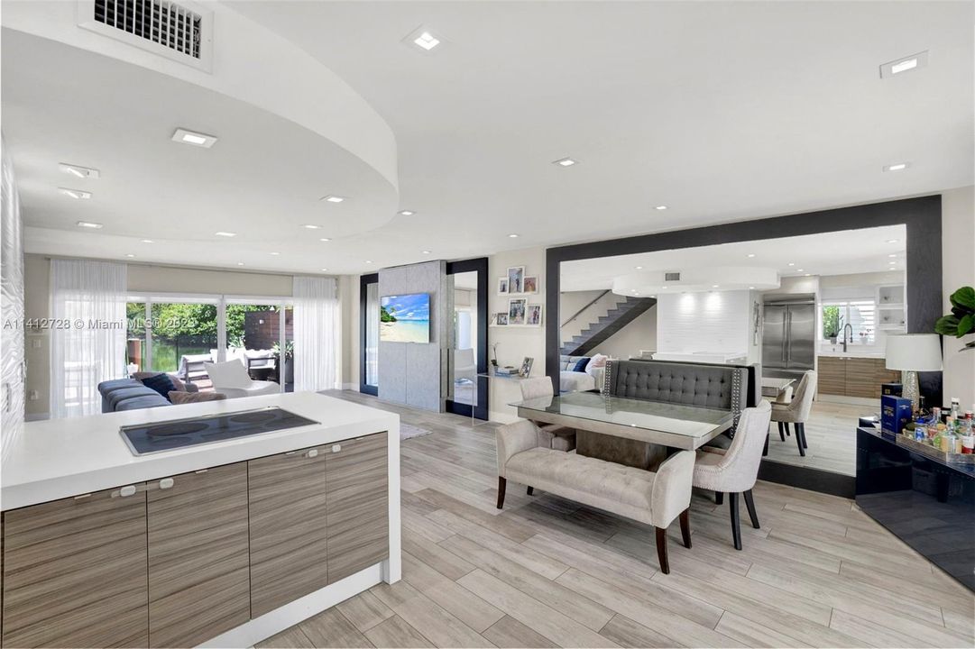 Recently Sold: $1,100,000 (2 beds, 2 baths, 1632 Square Feet)