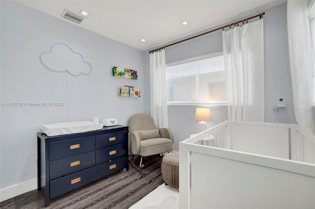 Recently Sold: $1,100,000 (2 beds, 2 baths, 1632 Square Feet)