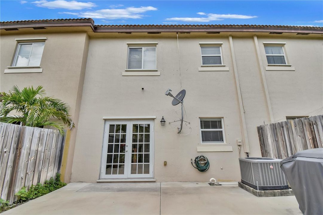 Active With Contract: $440,000 (3 beds, 2 baths, 1705 Square Feet)