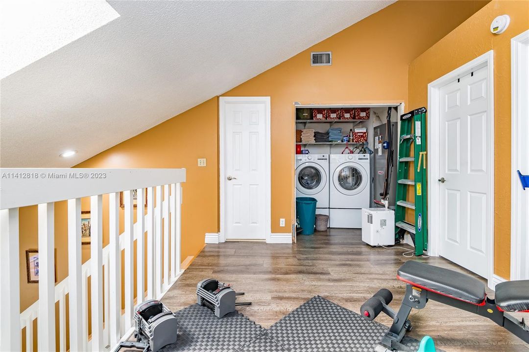 Recently Sold: $349,000 (3 beds, 2 baths, 1427 Square Feet)