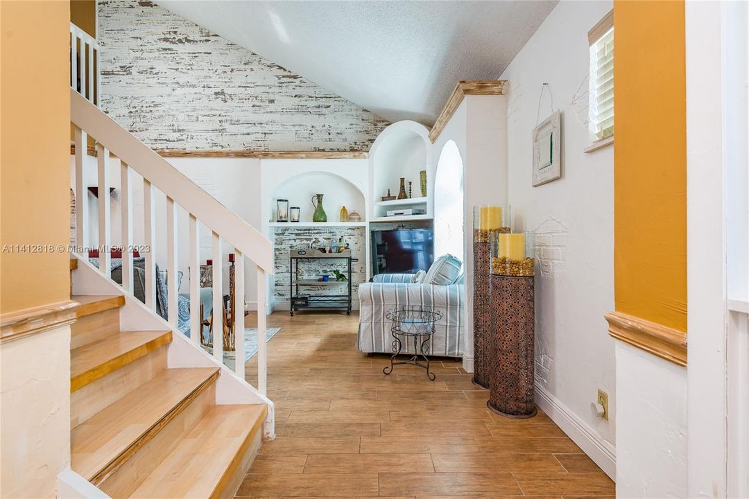 Recently Sold: $349,000 (3 beds, 2 baths, 1427 Square Feet)