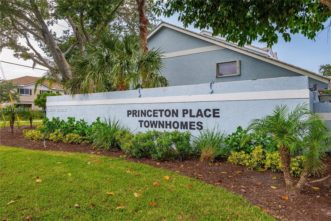 Recently Sold: $349,000 (3 beds, 2 baths, 1427 Square Feet)