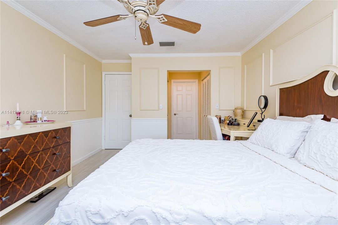 Recently Sold: $349,000 (3 beds, 2 baths, 1427 Square Feet)