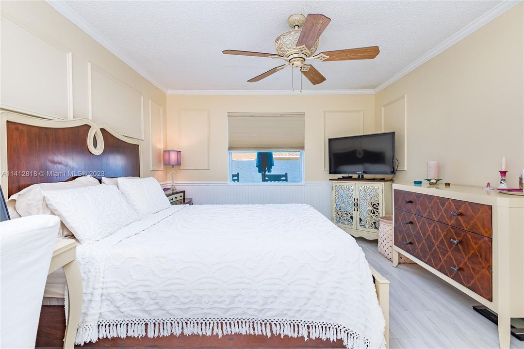 Recently Sold: $349,000 (3 beds, 2 baths, 1427 Square Feet)