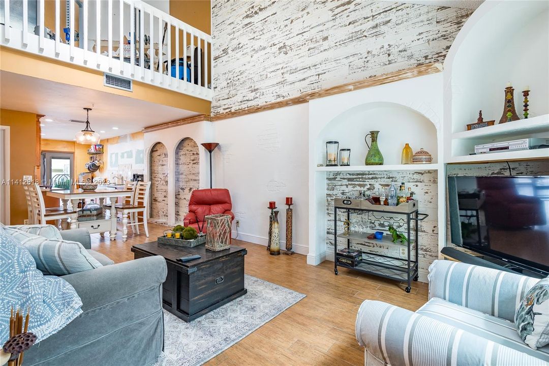 Recently Sold: $349,000 (3 beds, 2 baths, 1427 Square Feet)