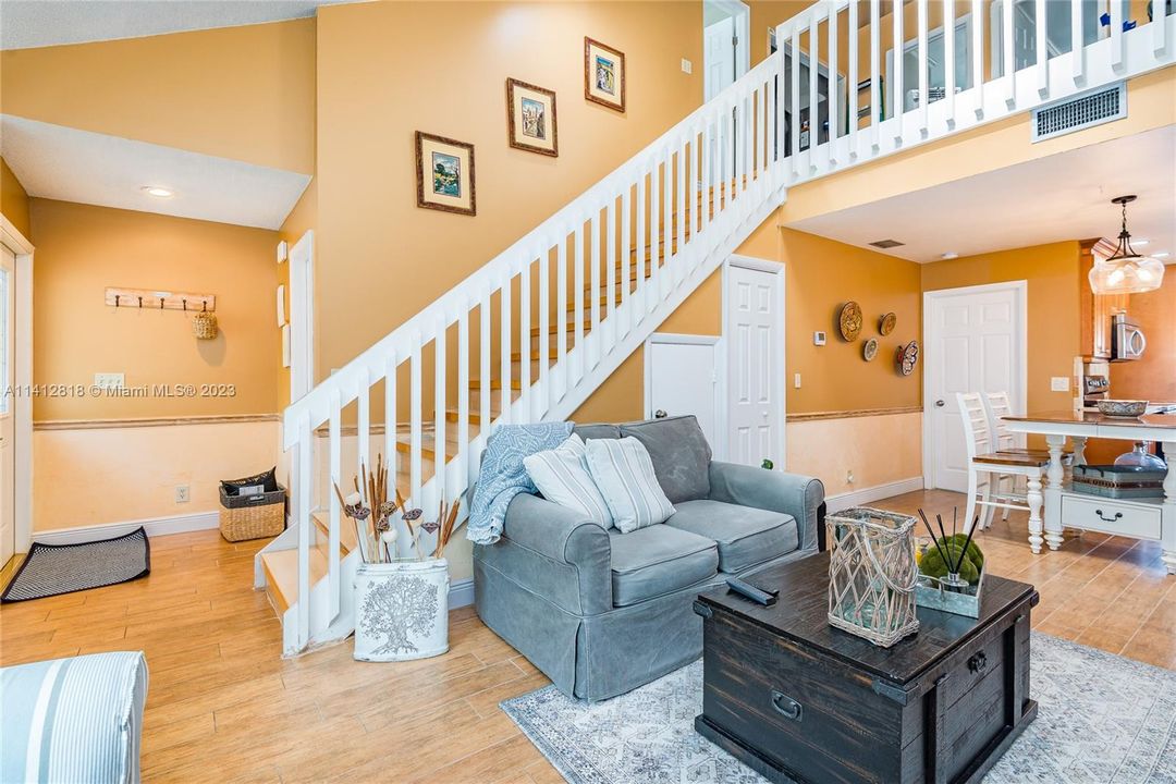 Recently Sold: $349,000 (3 beds, 2 baths, 1427 Square Feet)