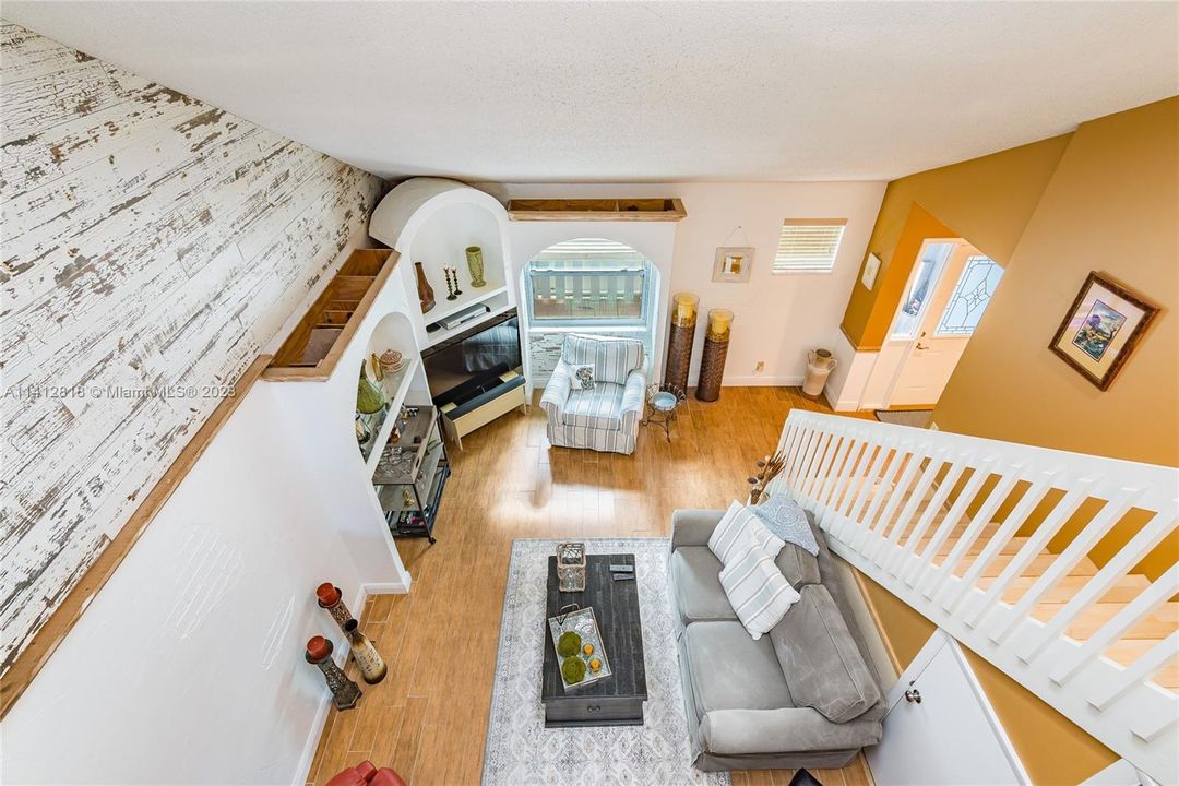 Recently Sold: $349,000 (3 beds, 2 baths, 1427 Square Feet)