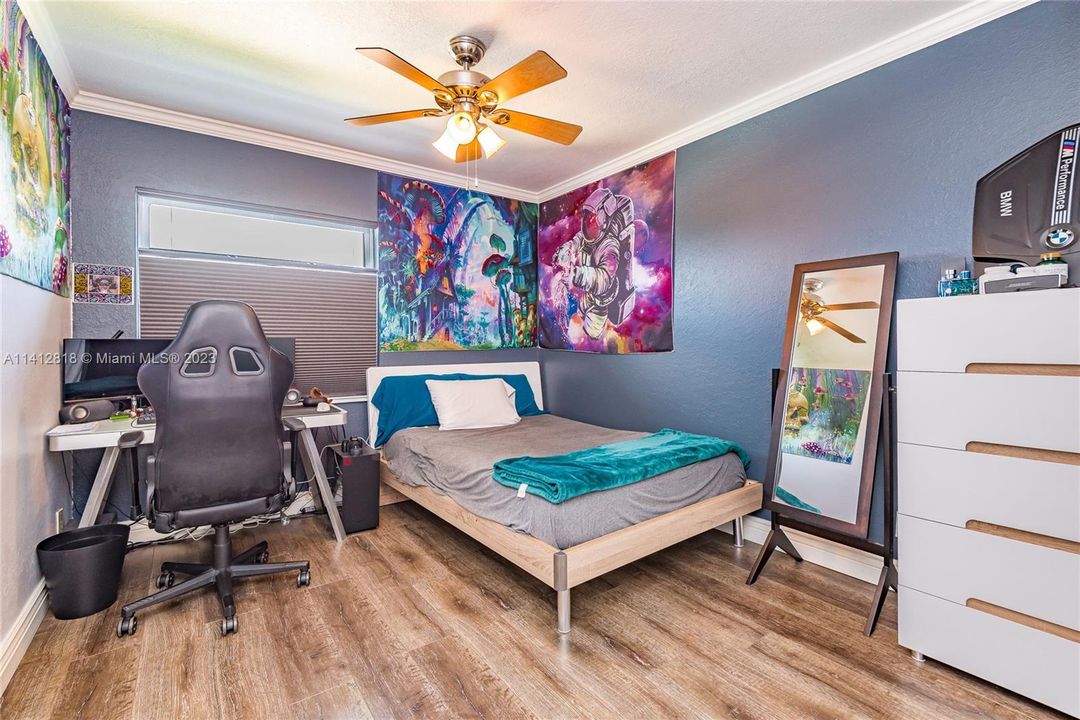 Recently Sold: $349,000 (3 beds, 2 baths, 1427 Square Feet)