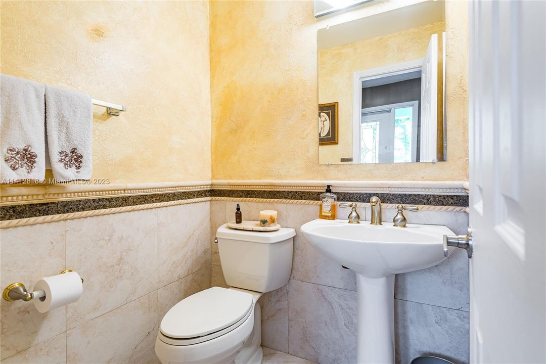 Recently Sold: $349,000 (3 beds, 2 baths, 1427 Square Feet)