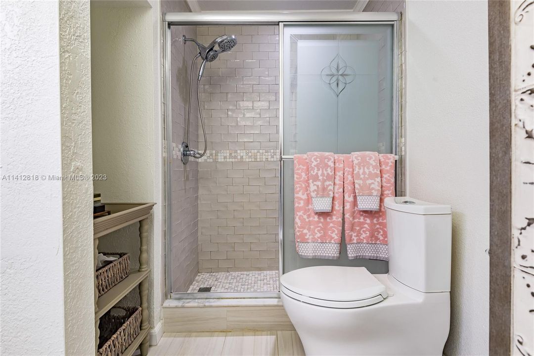 Recently Sold: $349,000 (3 beds, 2 baths, 1427 Square Feet)