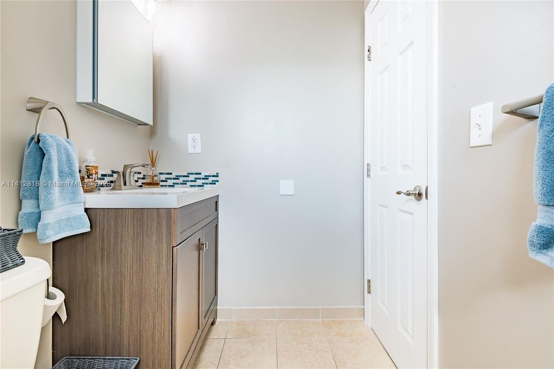 Recently Sold: $349,000 (3 beds, 2 baths, 1427 Square Feet)