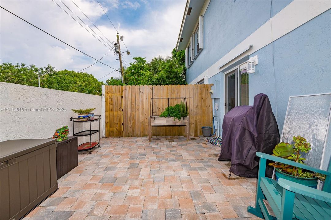 Recently Sold: $349,000 (3 beds, 2 baths, 1427 Square Feet)