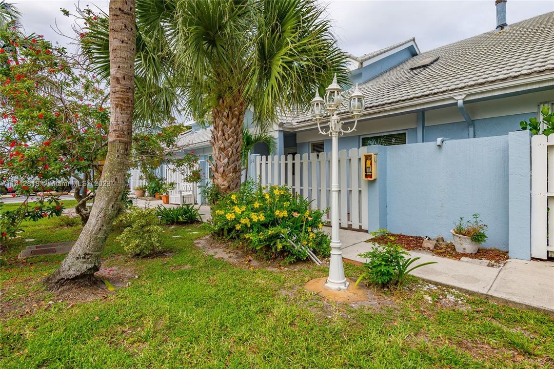 Recently Sold: $349,000 (3 beds, 2 baths, 1427 Square Feet)