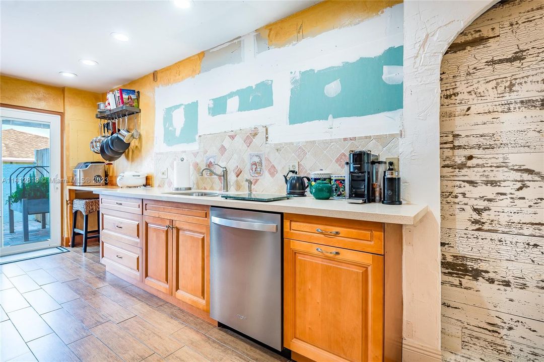 Recently Sold: $349,000 (3 beds, 2 baths, 1427 Square Feet)