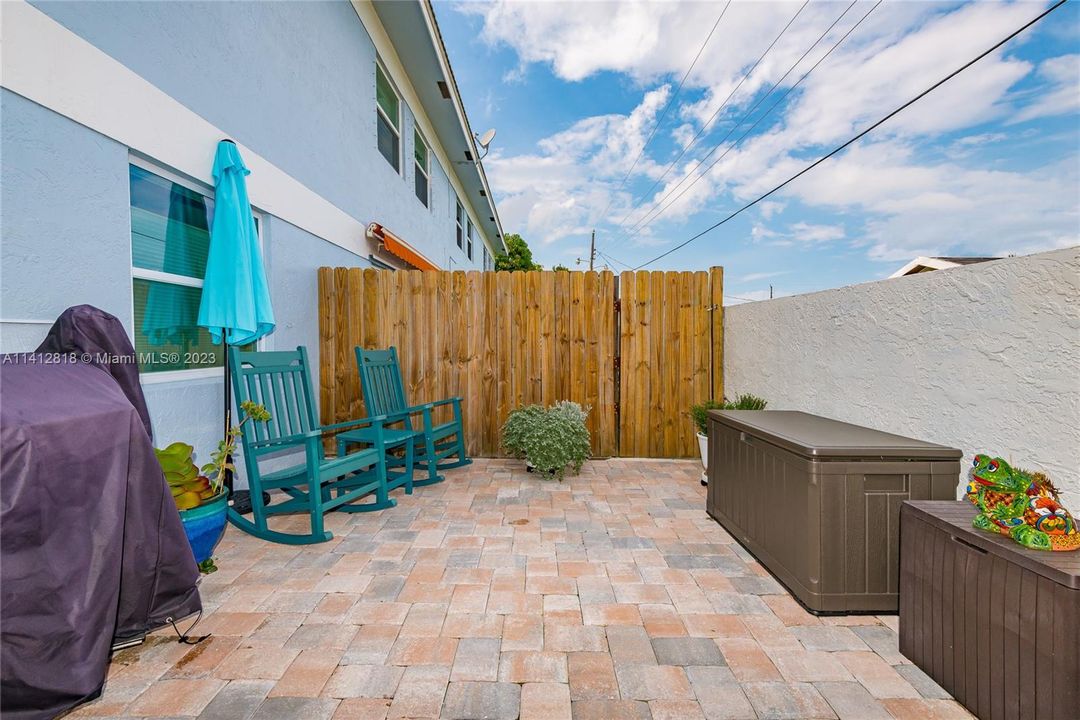 Recently Sold: $349,000 (3 beds, 2 baths, 1427 Square Feet)