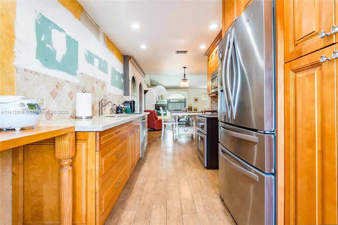 Recently Sold: $349,000 (3 beds, 2 baths, 1427 Square Feet)