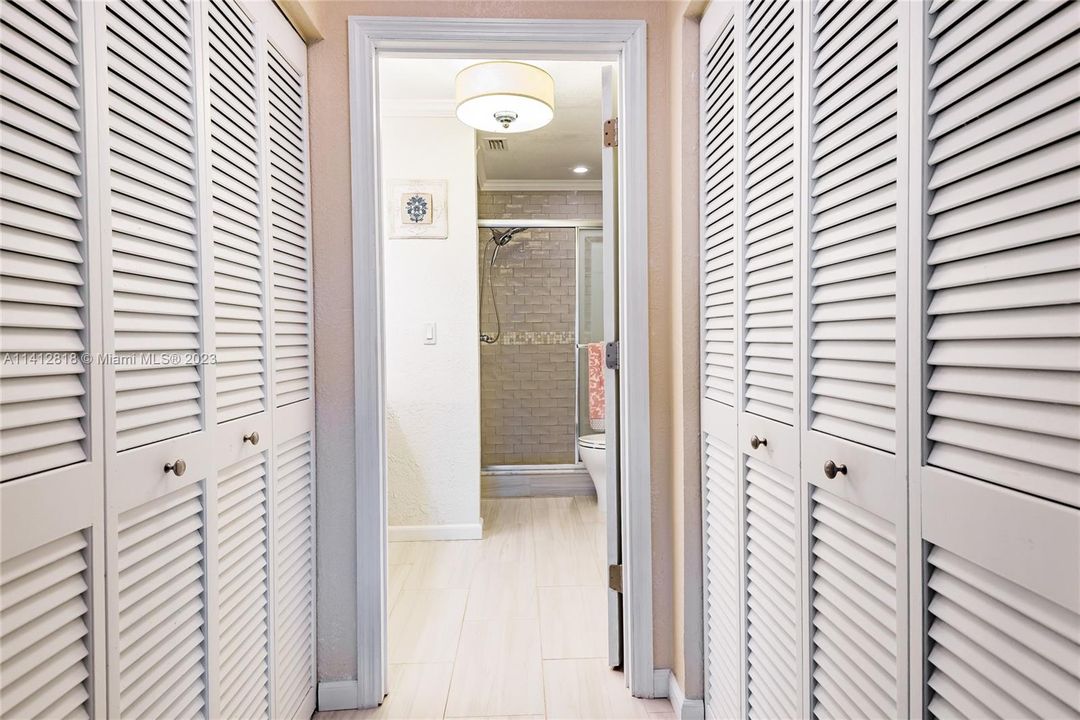 Recently Sold: $349,000 (3 beds, 2 baths, 1427 Square Feet)