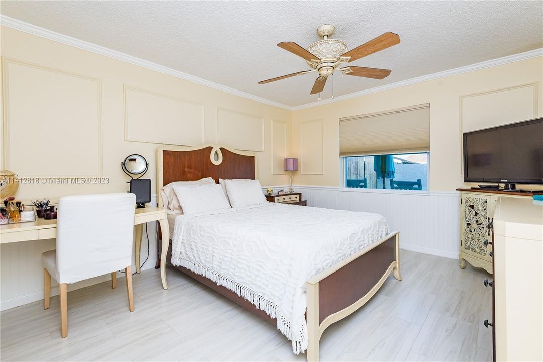 Recently Sold: $349,000 (3 beds, 2 baths, 1427 Square Feet)