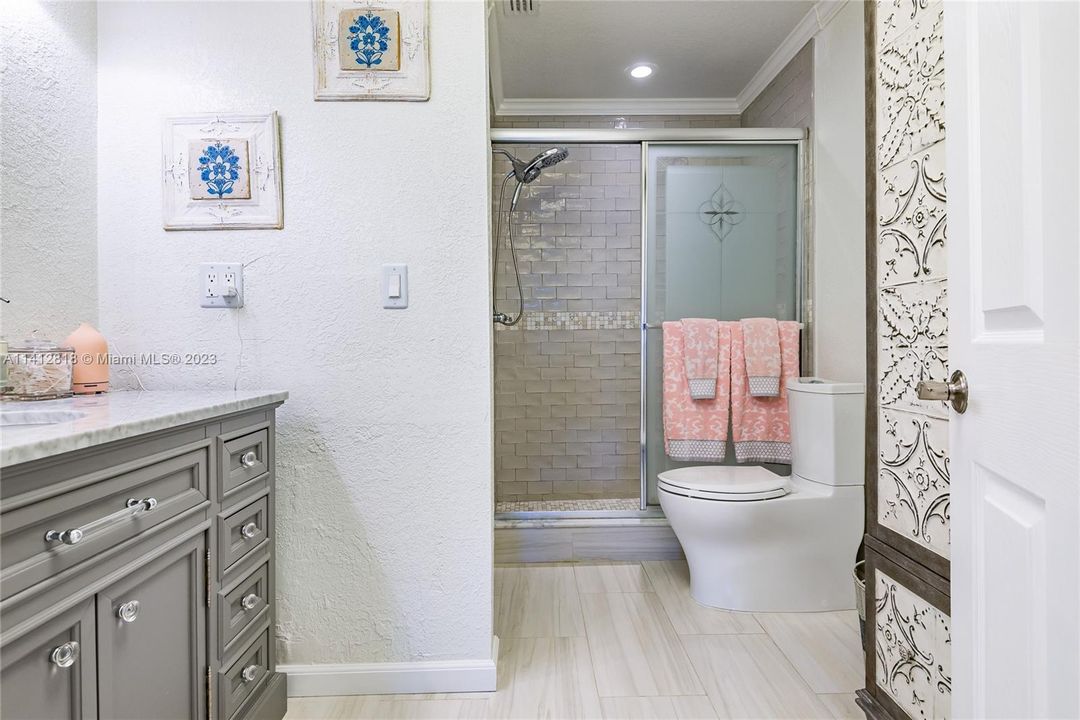 Recently Sold: $349,000 (3 beds, 2 baths, 1427 Square Feet)