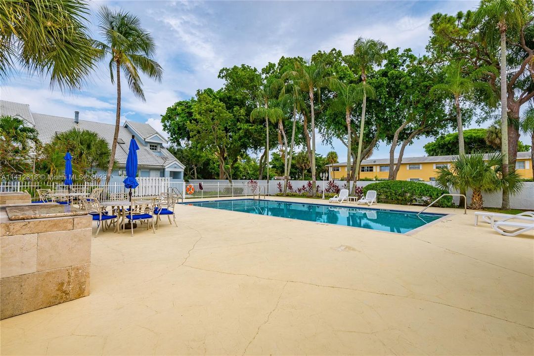 Recently Sold: $349,000 (3 beds, 2 baths, 1427 Square Feet)