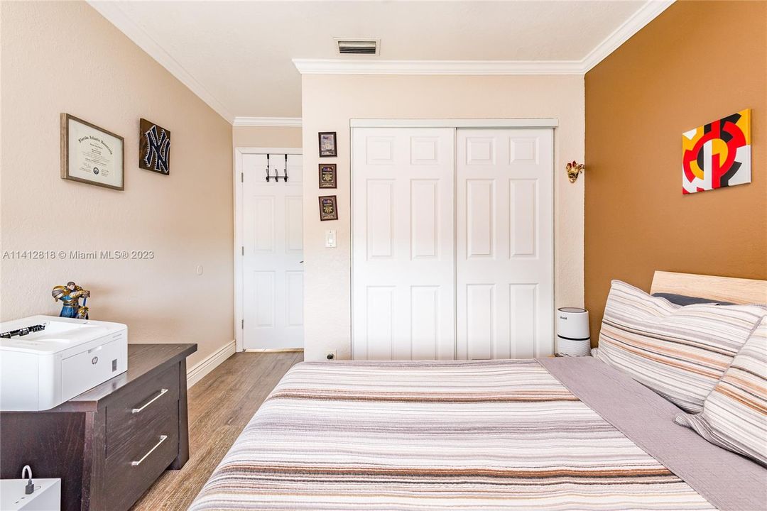 Recently Sold: $349,000 (3 beds, 2 baths, 1427 Square Feet)