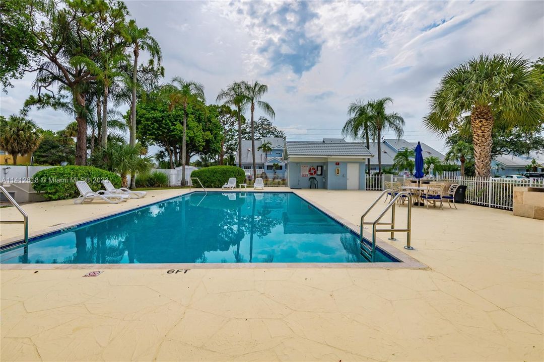 Recently Sold: $349,000 (3 beds, 2 baths, 1427 Square Feet)