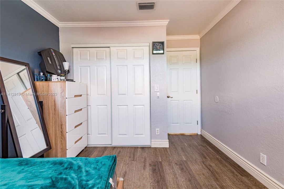 Recently Sold: $349,000 (3 beds, 2 baths, 1427 Square Feet)