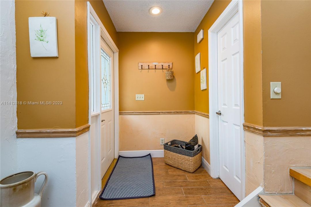 Recently Sold: $349,000 (3 beds, 2 baths, 1427 Square Feet)