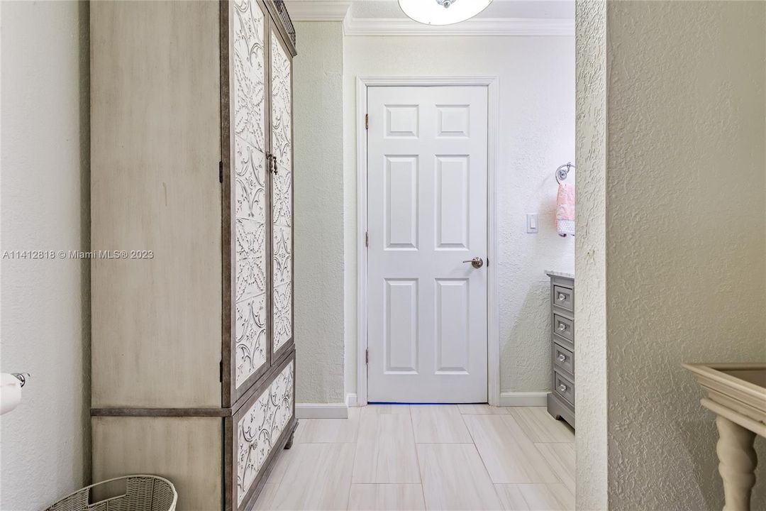 Recently Sold: $349,000 (3 beds, 2 baths, 1427 Square Feet)