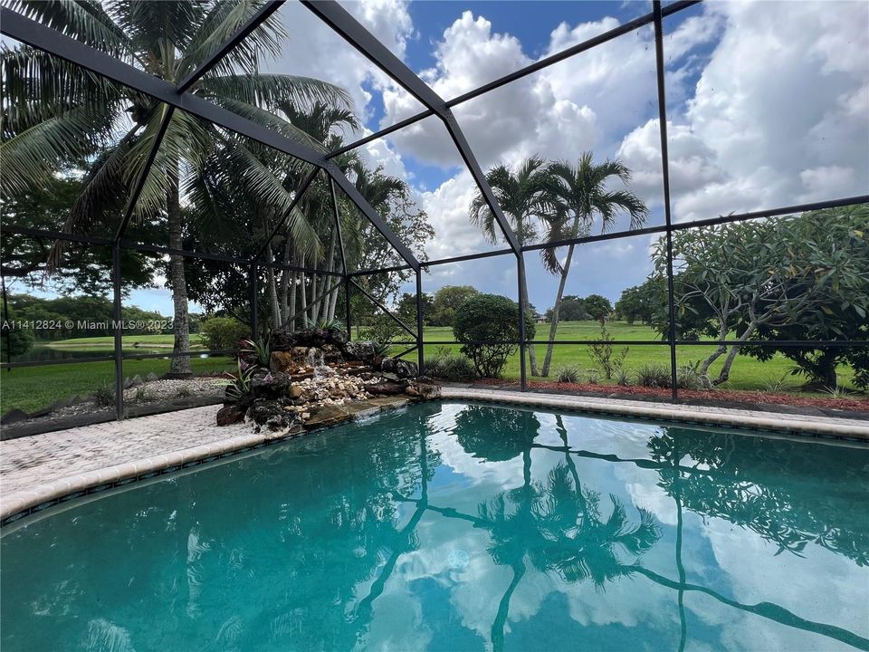 Recently Sold: $680,000 (4 beds, 3 baths, 2392 Square Feet)