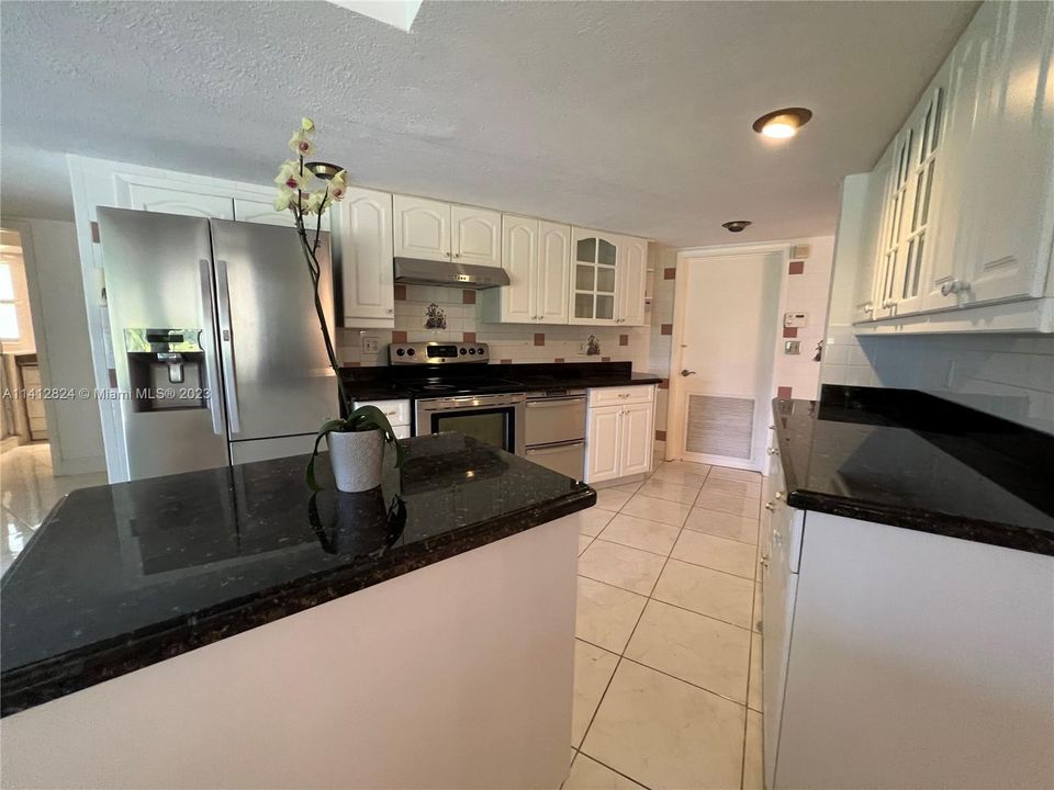 Recently Sold: $680,000 (4 beds, 3 baths, 2392 Square Feet)