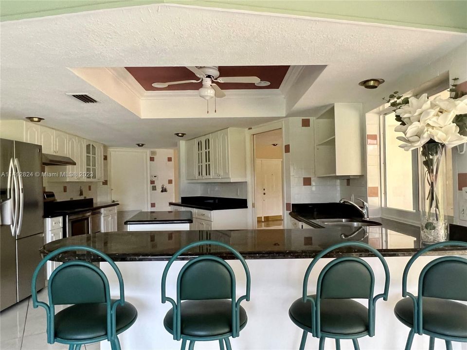 Recently Sold: $680,000 (4 beds, 3 baths, 2392 Square Feet)