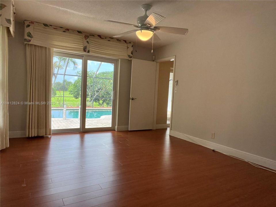 Recently Sold: $680,000 (4 beds, 3 baths, 2392 Square Feet)