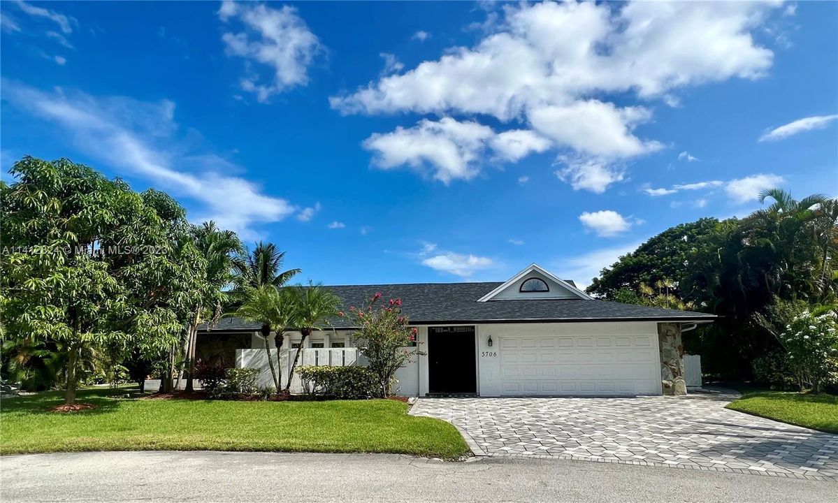 Recently Sold: $680,000 (4 beds, 3 baths, 2392 Square Feet)