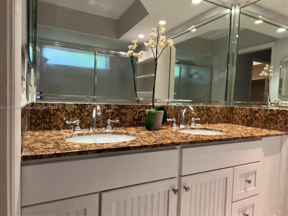 Recently Sold: $680,000 (4 beds, 3 baths, 2392 Square Feet)