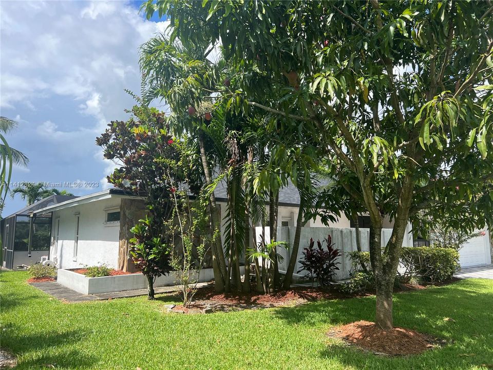 Recently Sold: $680,000 (4 beds, 3 baths, 2392 Square Feet)