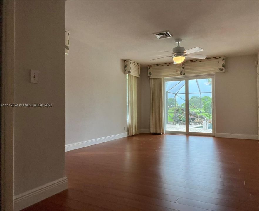 Recently Sold: $680,000 (4 beds, 3 baths, 2392 Square Feet)