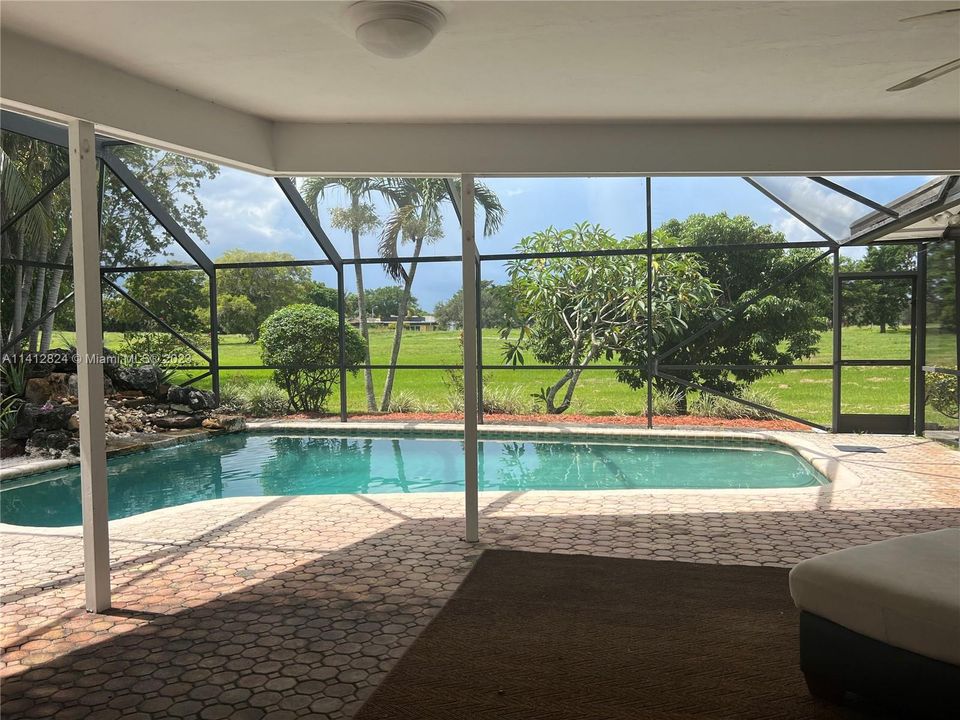 Recently Sold: $680,000 (4 beds, 3 baths, 2392 Square Feet)