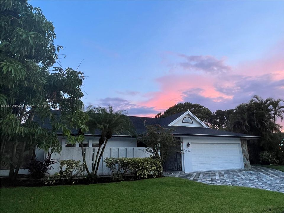 Recently Sold: $680,000 (4 beds, 3 baths, 2392 Square Feet)