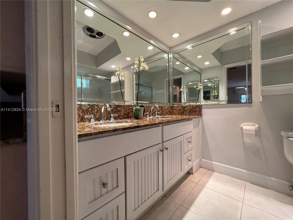 Recently Sold: $680,000 (4 beds, 3 baths, 2392 Square Feet)