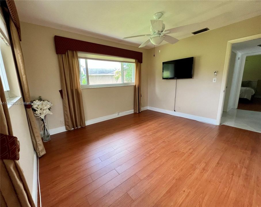 Recently Sold: $680,000 (4 beds, 3 baths, 2392 Square Feet)