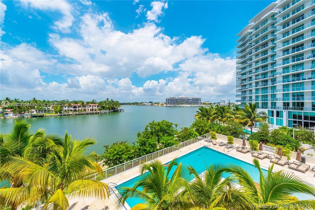 Recently Sold: $1,299,000 (2 beds, 2 baths, 1235 Square Feet)