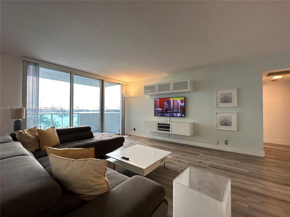 Recently Rented: $3,149 (1 beds, 1 baths, 837 Square Feet)