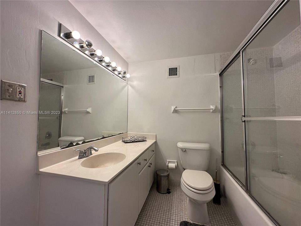 Recently Rented: $3,149 (1 beds, 1 baths, 837 Square Feet)