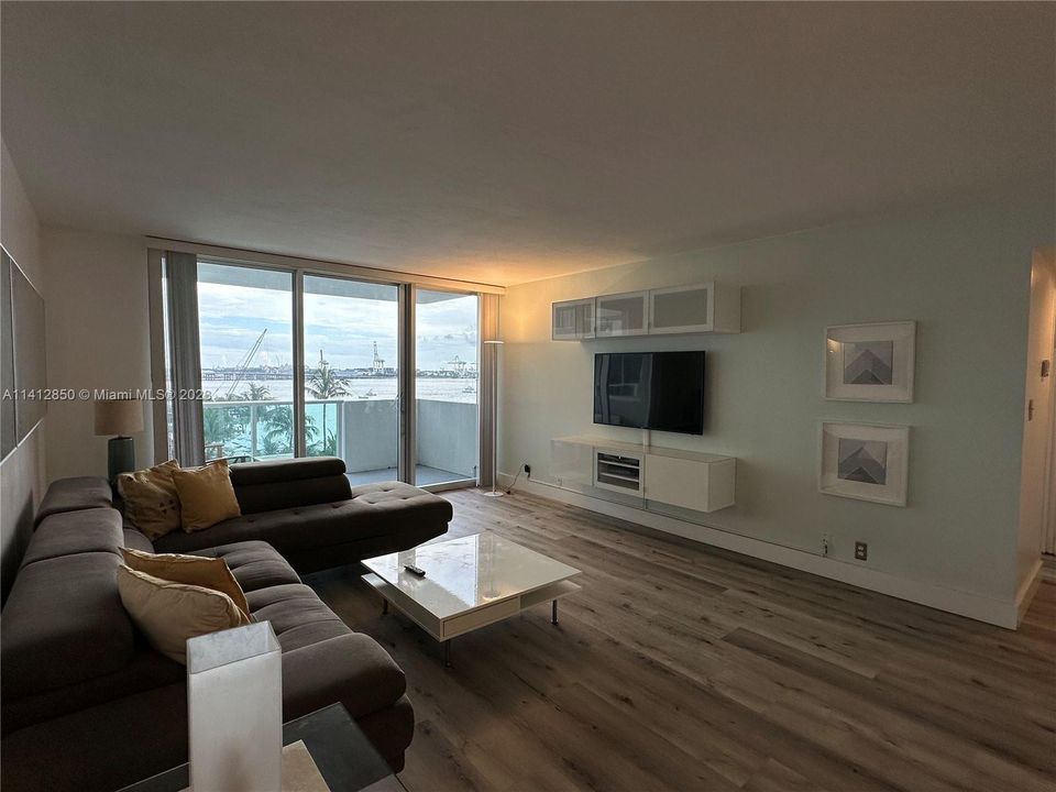 Recently Rented: $3,149 (1 beds, 1 baths, 837 Square Feet)