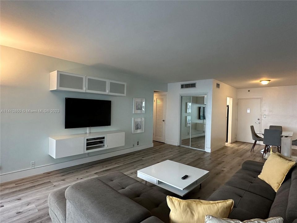 Recently Rented: $3,149 (1 beds, 1 baths, 837 Square Feet)