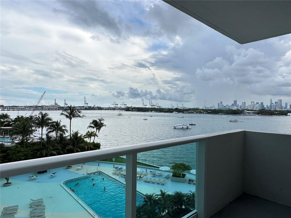 Recently Rented: $3,149 (1 beds, 1 baths, 837 Square Feet)