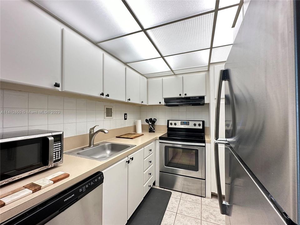 Recently Rented: $3,149 (1 beds, 1 baths, 837 Square Feet)