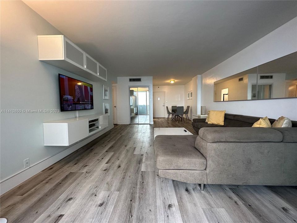 Recently Rented: $3,149 (1 beds, 1 baths, 837 Square Feet)